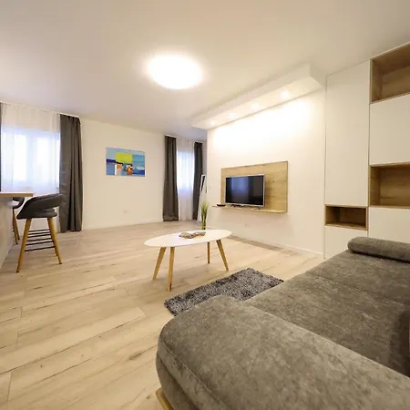 2 Bedroom Lovely In Apartment Zadar