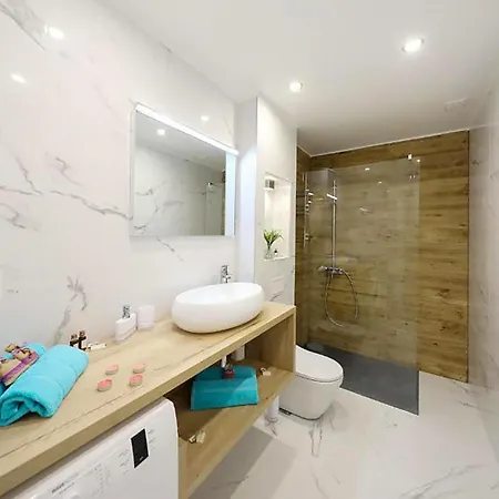 2 Bedroom Lovely In