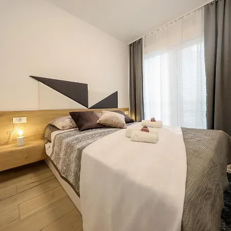 Apartment 2 Bedroom Lovely In *