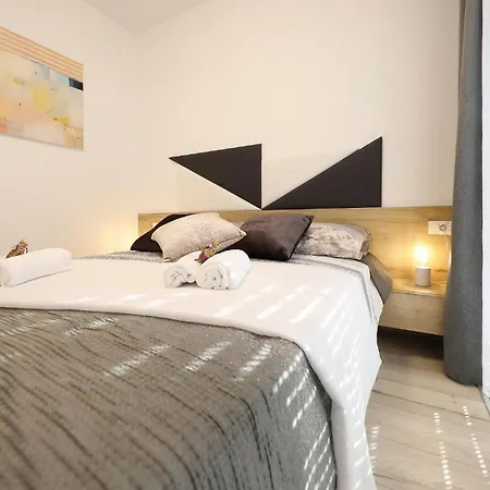Apartment 2 Bedroom Lovely In Zadar