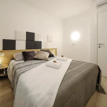 Apartment 2 Bedroom Lovely In